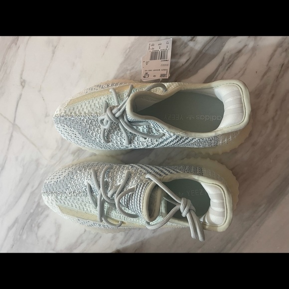 Yeezy 350 2v - Picture 7 of 13